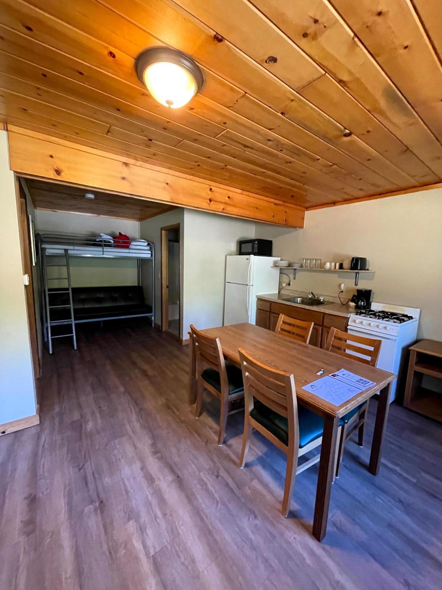 Hanging Horn Lakeside Resort Moose Lake المظهر الخارجي الصورة