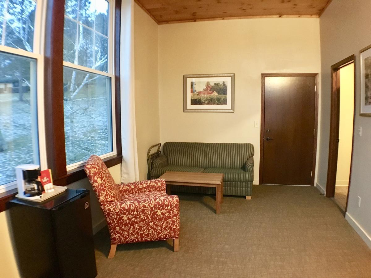Hanging Horn Lakeside Resort Moose Lake المظهر الخارجي الصورة